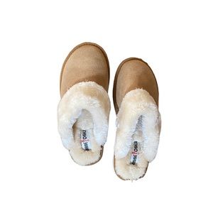 Minnetonka Women’s Shar Fur Trim Slipper Size 9